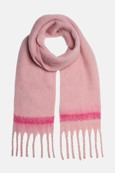 Chapeau d'hiver rose de PIECES® avec des détails rayés et des franges.