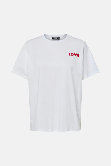 Wit T-shirt met korte mouwen van PIECES, met rode "Love" tekst op de borst.