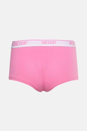Roze shorty van PIECES®, met elastische tailleband voorzien van een tekstprint.

