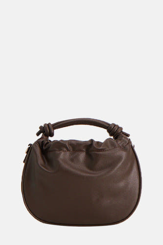 Bruine handtas van PIECES® met een verfrommeld ontwerp en een ronde handgreep met knopen.