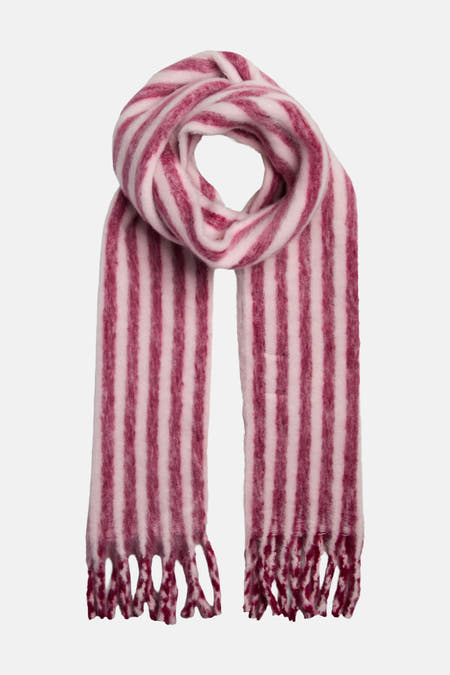 Roze gestreepte wintersjaal van PIECES met franjes.
