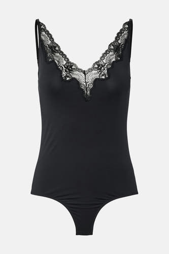 Body noir de PIECES®, fini avec des détails de bordure le long de la ligne en V.