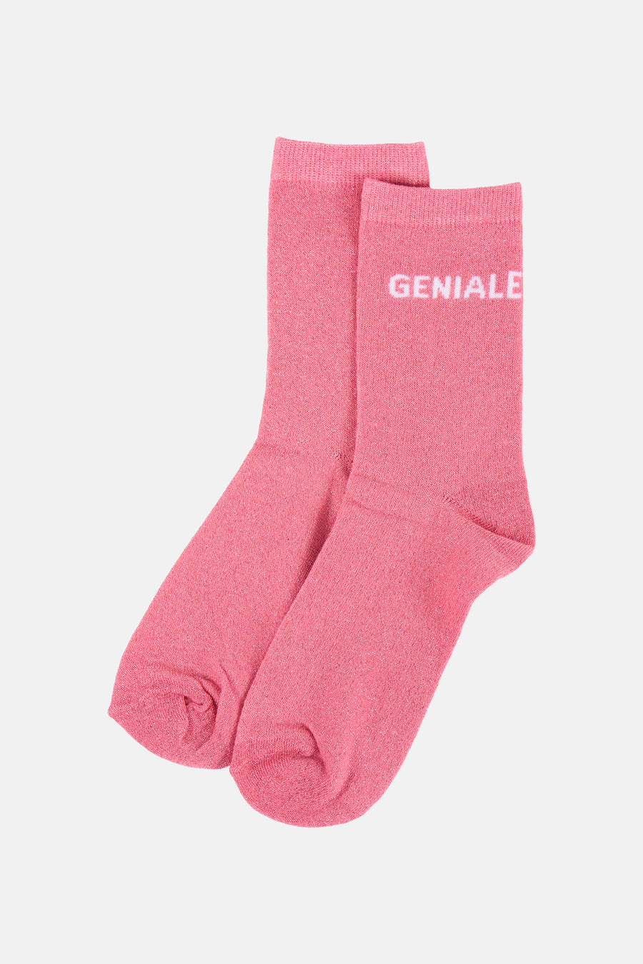 Roze sokken van PIECES® met 'GENIALE' tekst en subtiele glinstering.