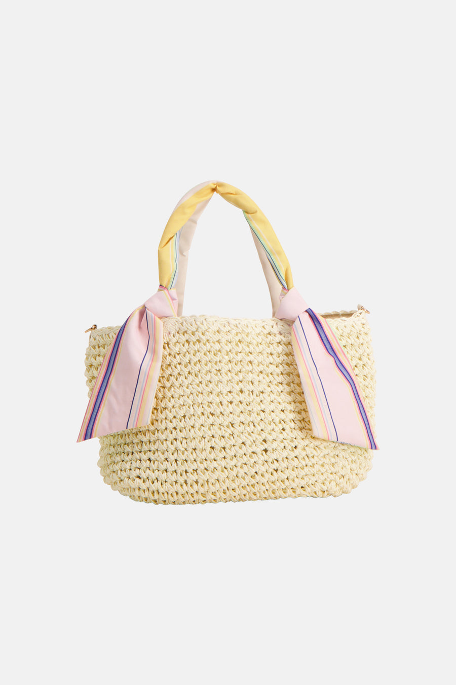 Sac à bandoulière écru crocheté de PIECES® avec écharpe rayée colorée nouée autour des anses.