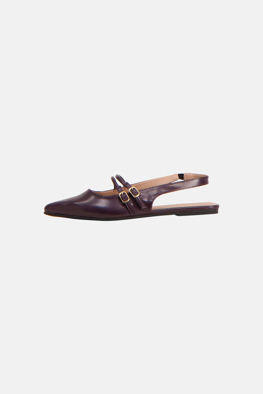 Paarse sandalen van PIECES®, met dubbele bandjes en gouden gespen, op een effen achtergrond.