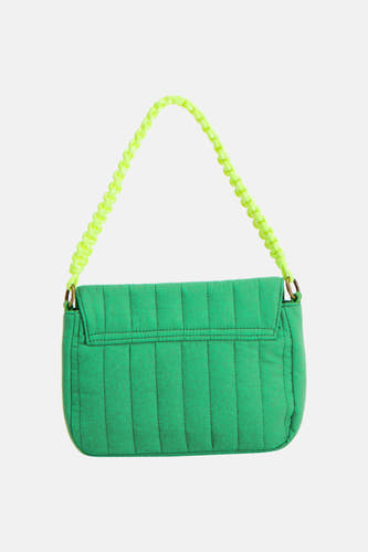 Groene schoudertas van PIECES® met gewatteerd patroon en neongele gevlochten schouderband, achterkant.