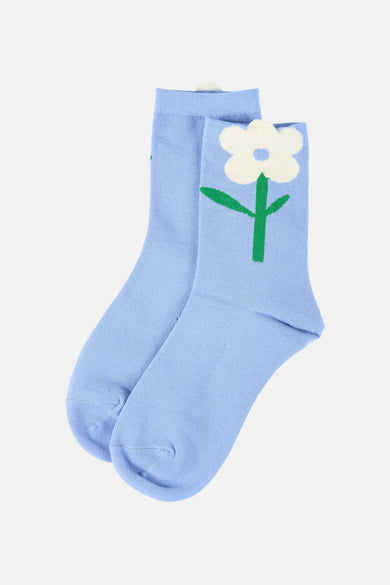 Blauwe sokken van PIECES®, met een witte bloem en groene steel.