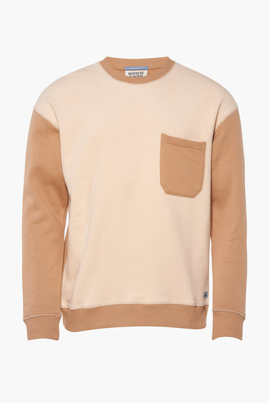 Ecru sweater van SCOTCH & SODA met een borstzak en bruine mouwen en ribgebreide boorden.