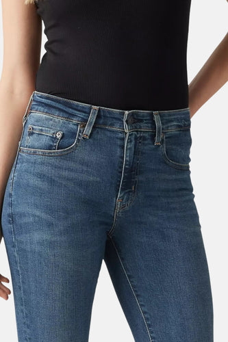Skinny jeans van donkerblauw denim van Levi's® met zakken en knoop.
