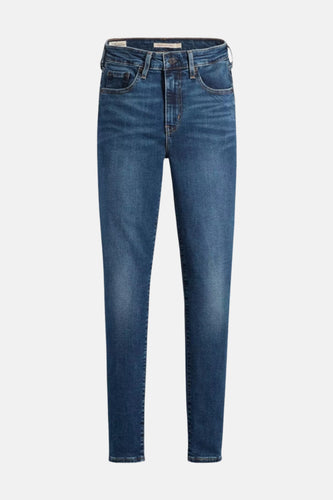 Donkerblauwe skinny jeans van Levi's®, met een subtiele wassing.
