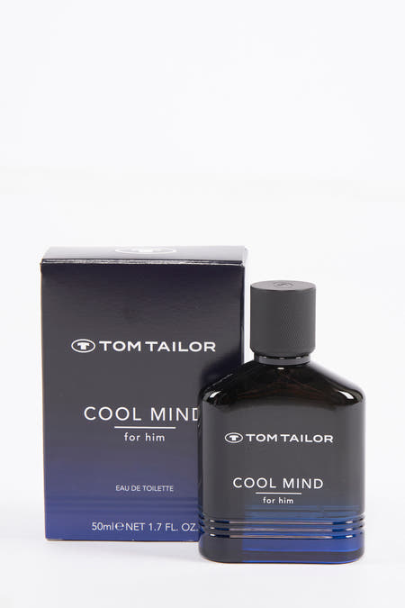 Parfum pour hommes de Tom Tailor, avec la boîte coordonnée en bleu et noir.