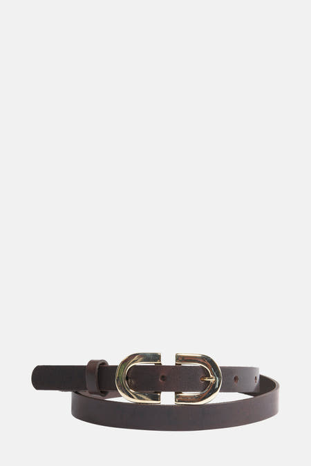 Ceinture brune de Legend, avec une boucle d'or.