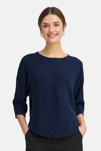 T-shirt bleu avec col rond en France, texture fine et tricotsée trois quarts de manches et coupe décontractée.