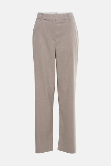 Pantalon beige de France, avec une texture lisse et des jambes droites.