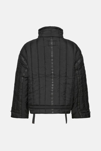 Manteau court noir de France, avec un motif tricoté et des détails de ceinture.