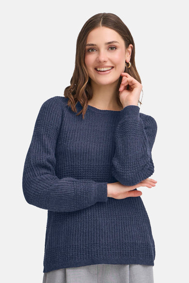 T-shirt bleu avec col rond de France, manches longues et texture fine tr tricotée sur le dos.