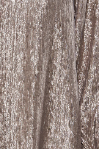 Beige kleedje met lange mouwen van Fransa, met een glanzende en gekreukte textuur.

