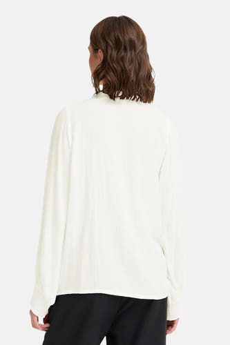 Witte blouse met lange mouwen van Fransa, gezien van achteren, met een gekreukte textuur en een hoge halslijn.

