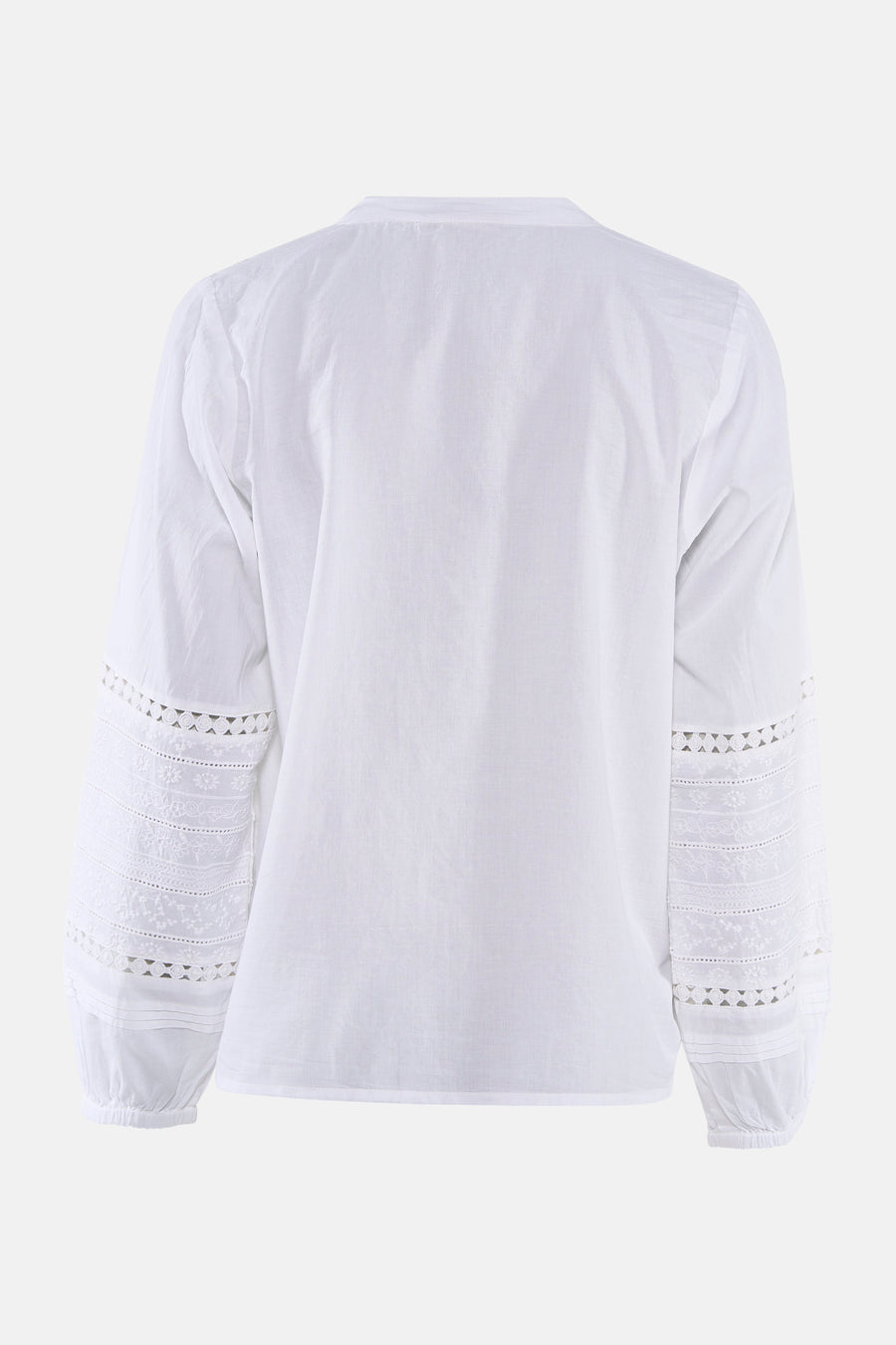 Blouse blanche à longues manches de Fransa, avec des détails ouverts et une élégante broderie sur les manches.