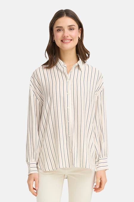 Chemise écru (manches longues) de Fransa, avec rayures et fermeture boutonnée.