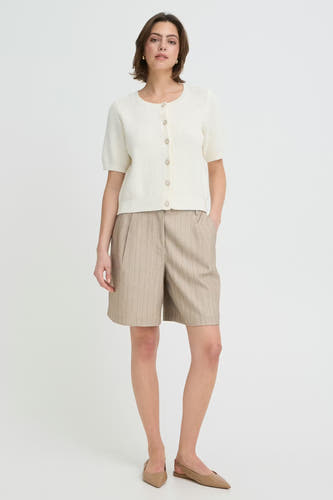 Short beige pantalon van Fransa, met krijtstreep patroon en steekzakken.