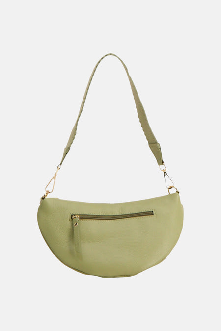 Sac bandoulière texturé vert pour femme d'Access® avec poche zippée à l'arrière et bandoulière amovible.