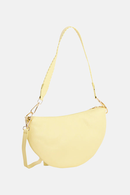 Gele crossbodytas van gestructureerd materiaal van Access® met een halvemaanvorm en gouden hardware.