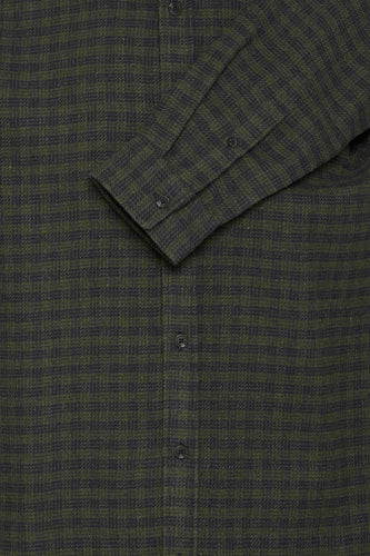 Olijfgroen geruit flanellen overhemd met knopen.

