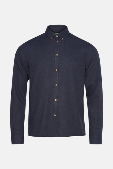 Bleu, chemise en coton à manches longues de SOLID, avec des boutons en bois et un col bout.