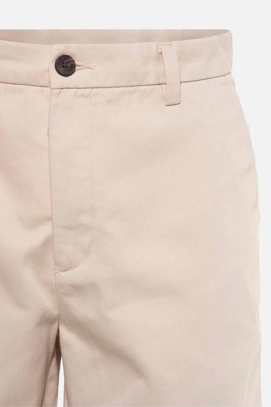 Ecru short van SOLID met een knoop detail en riemlus.
