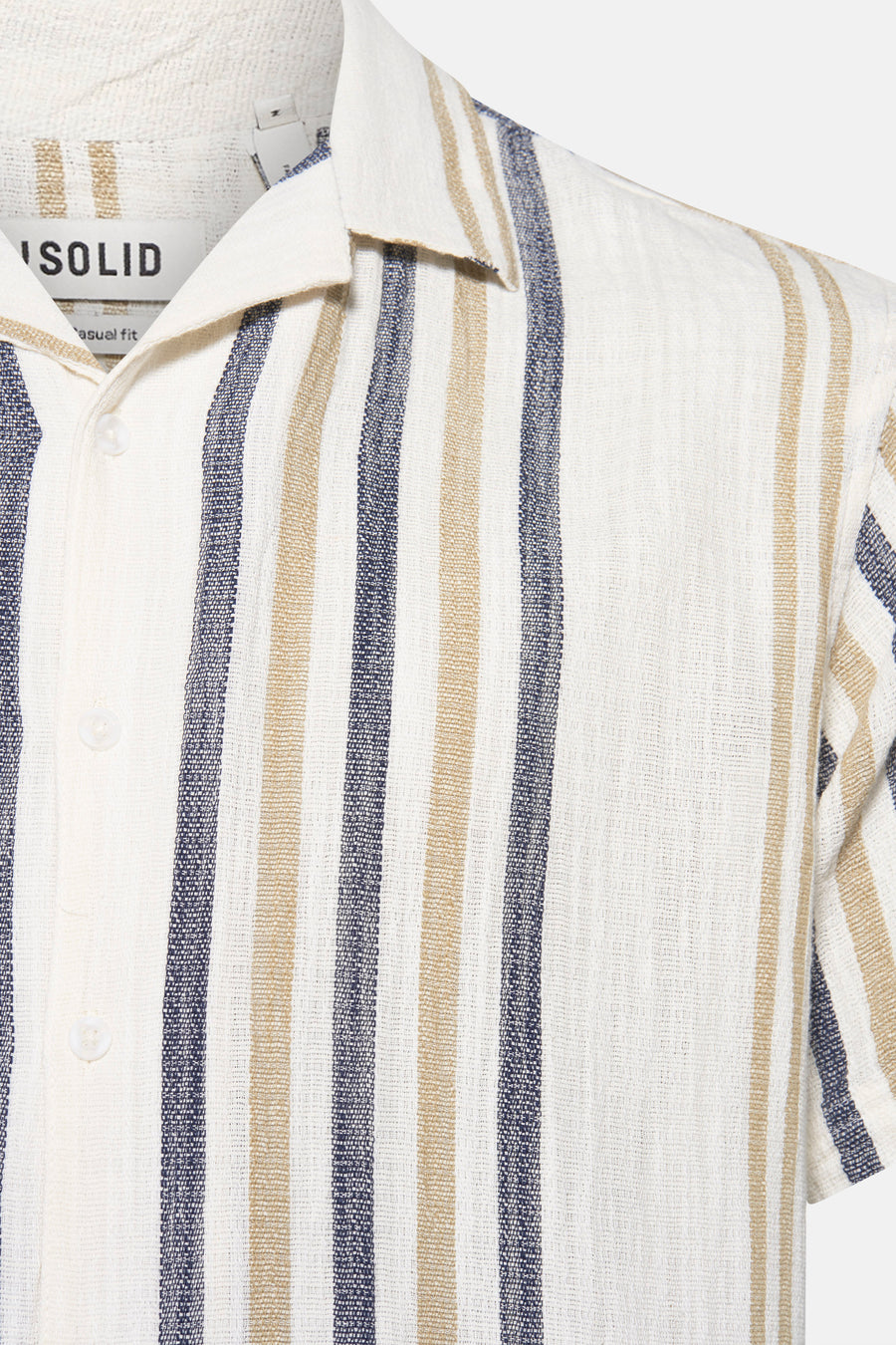 Blauw gestreept overhemd met korte mouwen van SOLID, met een open kraag.
