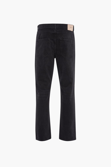 Zwarte rechte jeans van SOLID, met klassieke zakken en een leren merklabel achterop.

