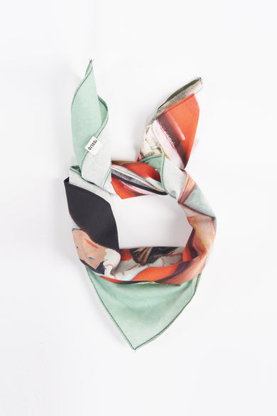 Multicolor zomersjaal van SOLID, met een abstract patroon en een subtiele groene rand.
