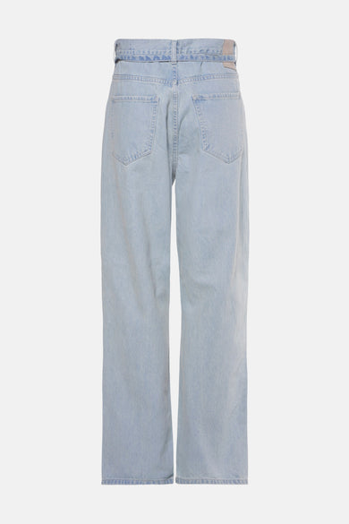 Lichtblauwe denim jeans met wijde pijpen van SOLID, achterkant in close-up.
