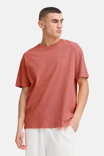 Rood T-shirt met korte mouwen van SOLID, met korte mouwen en een subtiele tekstprint.