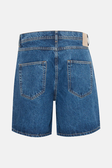 Middenblauwe denim jeansshort van SOLID, met achterzakken en een leren label.