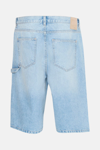 Lichtblauwe denim shorts met gereedschapszak.