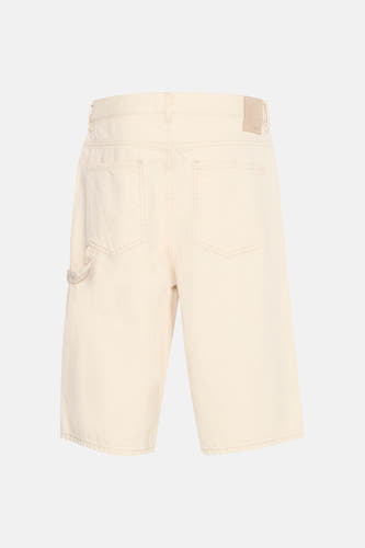 Ecru jeans short van SOLID, gezien vanaf de achterkant met opgestikte zakken en workwear detail aan de zijkant.