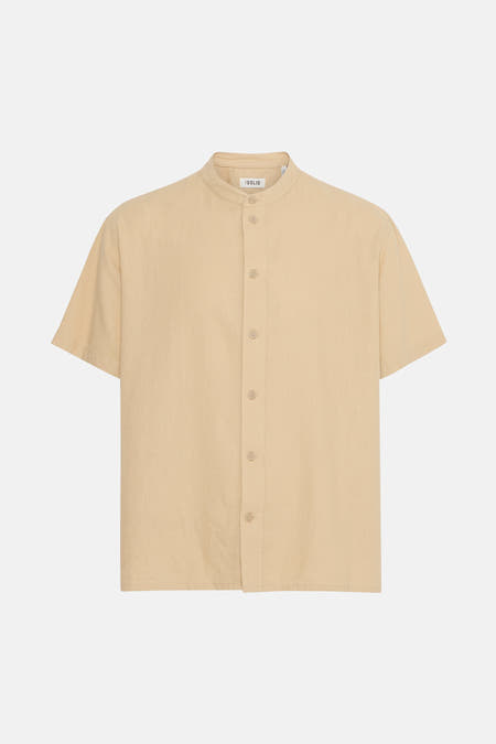 Beige hemd met korte mouwen van SOLID, effen en geknoopte sluiting.