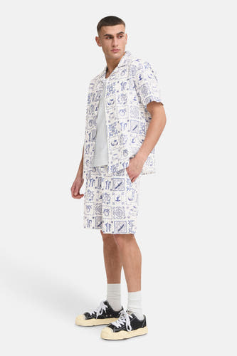 Chemise bleue à manches courtes de SOLID, avec un motif d'images bleues et une chemise blanche en dessous.
