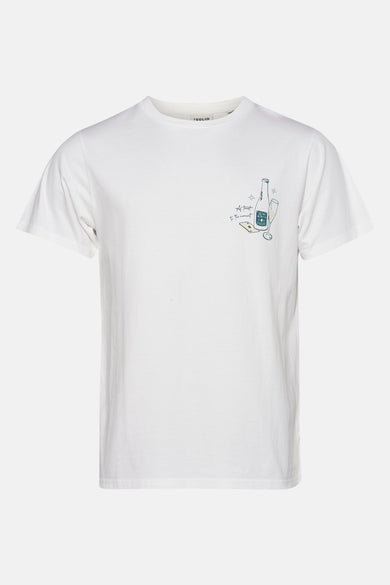 Wit T-shirt met korte mouwen van SOLID, met een print van een fles, glas en tekst.
