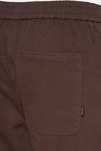 Bruine broek van SOLID, met een elastische tailleband en een opgestikte achterzak met een klein merklabel.
