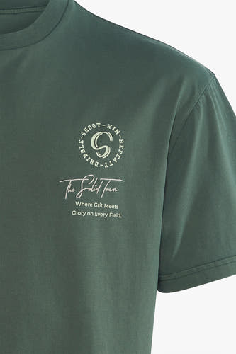Groen T-shirt met korte mouwen van SOLID, met print van tekst en logo.
