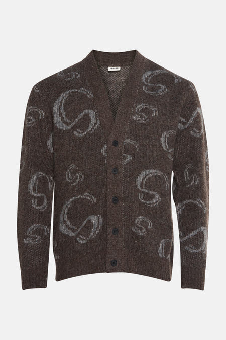Bruin vest van SOLID met een patroon van abstracte grijze "S" letters.
