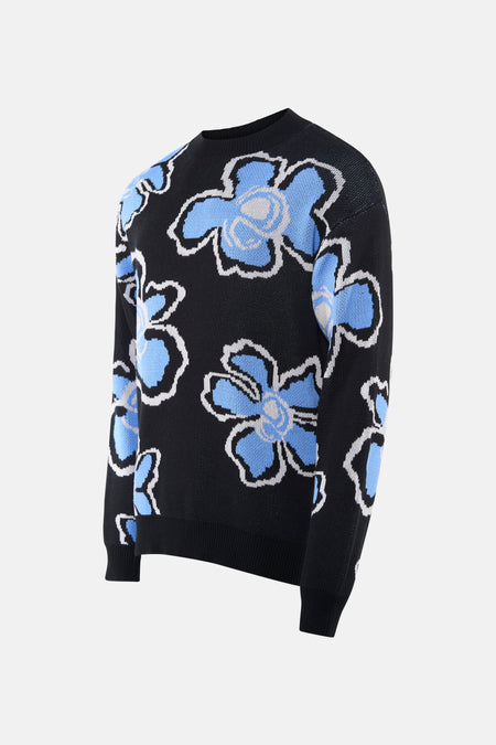 Zwarte trui met ronde hals van SOLID, met blauwe en witte bloempatronen.
