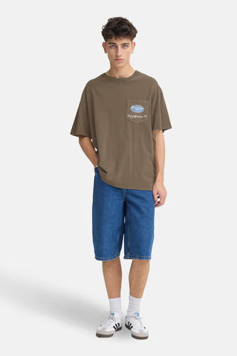 Bruin T-shirt met korte mouwen van SOLID, met borstzak en blauwe print.