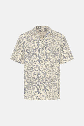 Chemise écru à manches courtes de SOLID, avec un motif floral et de volutes bleu et une texture fine.