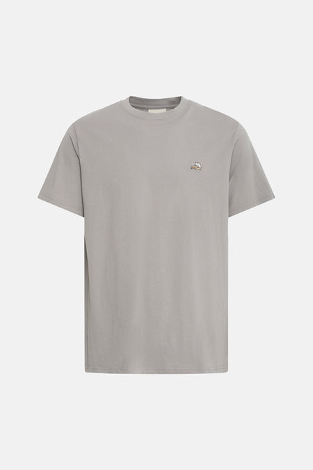 Lichtgrijs T-shirt met korte mouwen van SOLID, met ronde hals en een geborduurd campermotief op de borst.