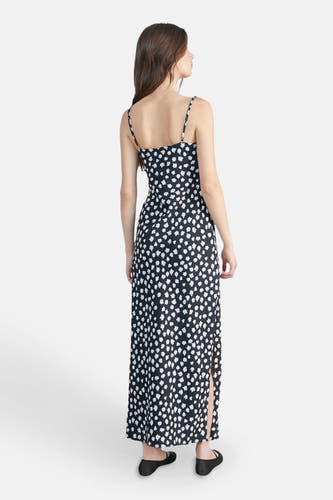 Robe sans manches noire de 24 couleurs, avec des taches blanches et une fente à l'arrière.