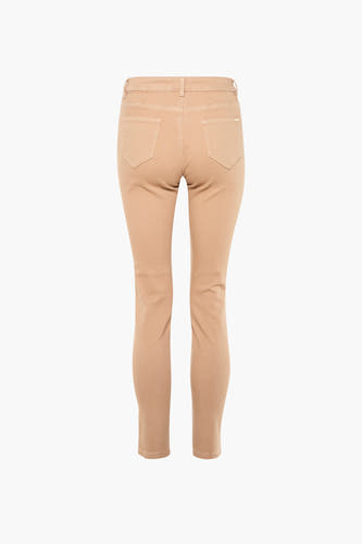 Beige broek van Morgan De Toi, achteraanzicht, met achterzakken en riemlussen.
